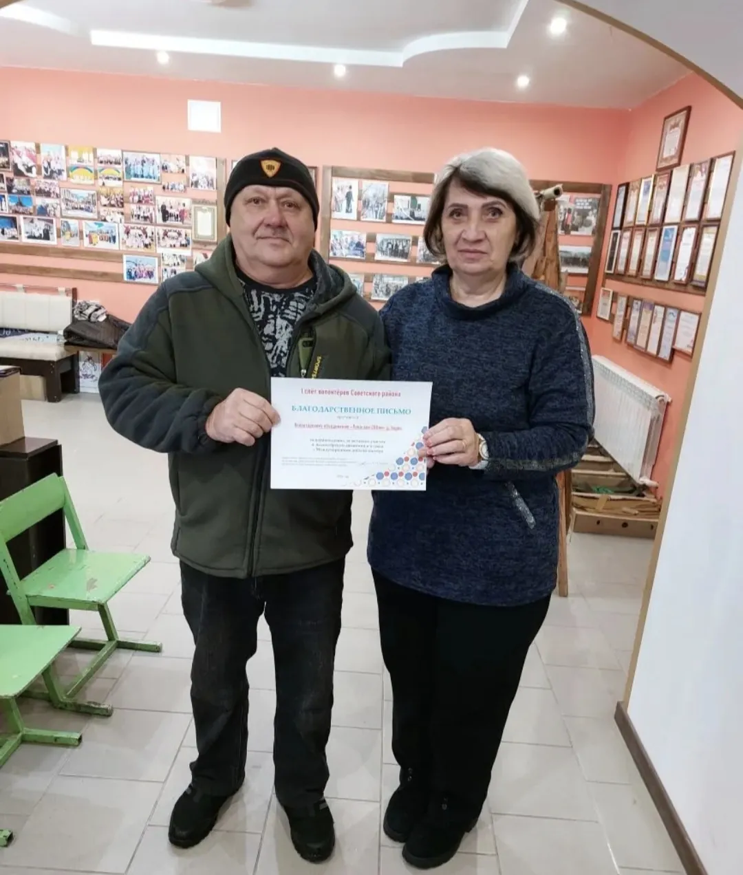 Вручили благодарность волонтерам из Борка, получили продукты от «Магнита», Никита Огородников плел нашлемники в свой день рождения.
