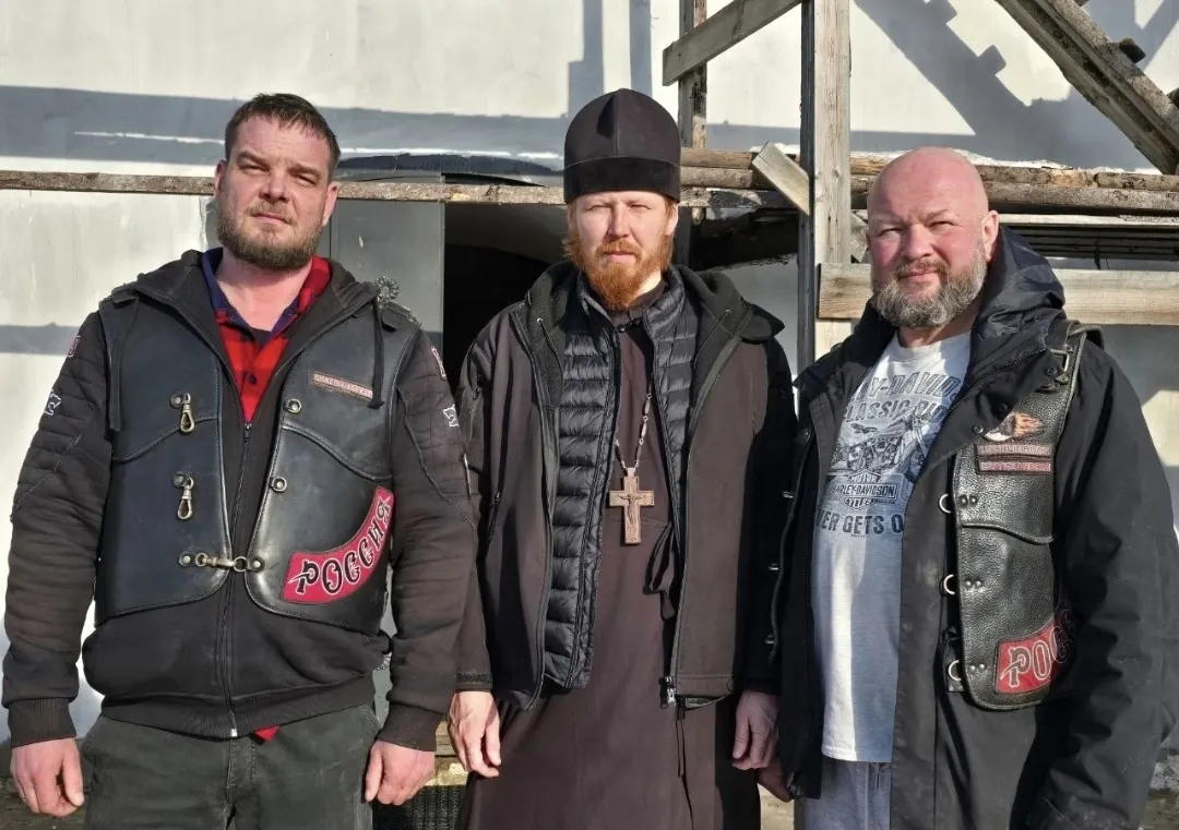 Передан автомобиль УАЗ-469 и медикаменты для полка Александра Невского. Волонтёры собрали и вывезли гуманитарную помощь, изготовили свечи, внесён денежный взнос.