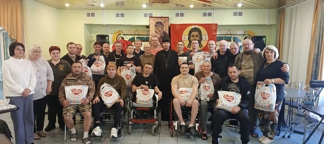 Проведена встреча «Мы своих не бросаем» с бойцами в реабилитационном центре «Вятские Увалы». Вручены подарки и письма от школьников, прозвучала песня от военнослужащего.