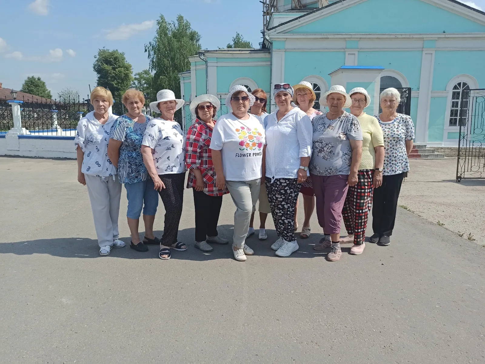 Коллектив волонтёров после рабочего дня отдохнул на теплоходе, поездку организовали руководители.