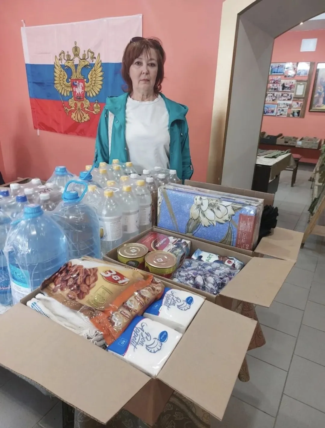В понедельник принимали гуманитарку и бельё от жителей, сети и банки от волонтёров, поздравляли с днём рождения.