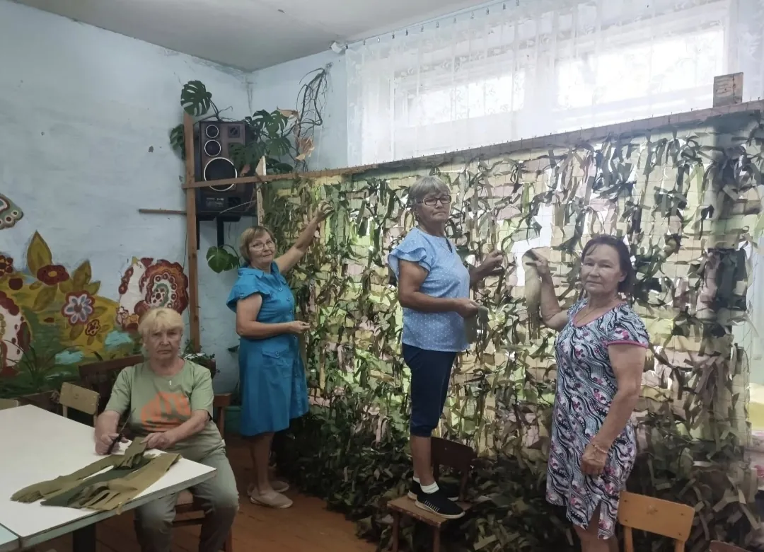 Отгрузили 11 сетей, привезли банки и ткань