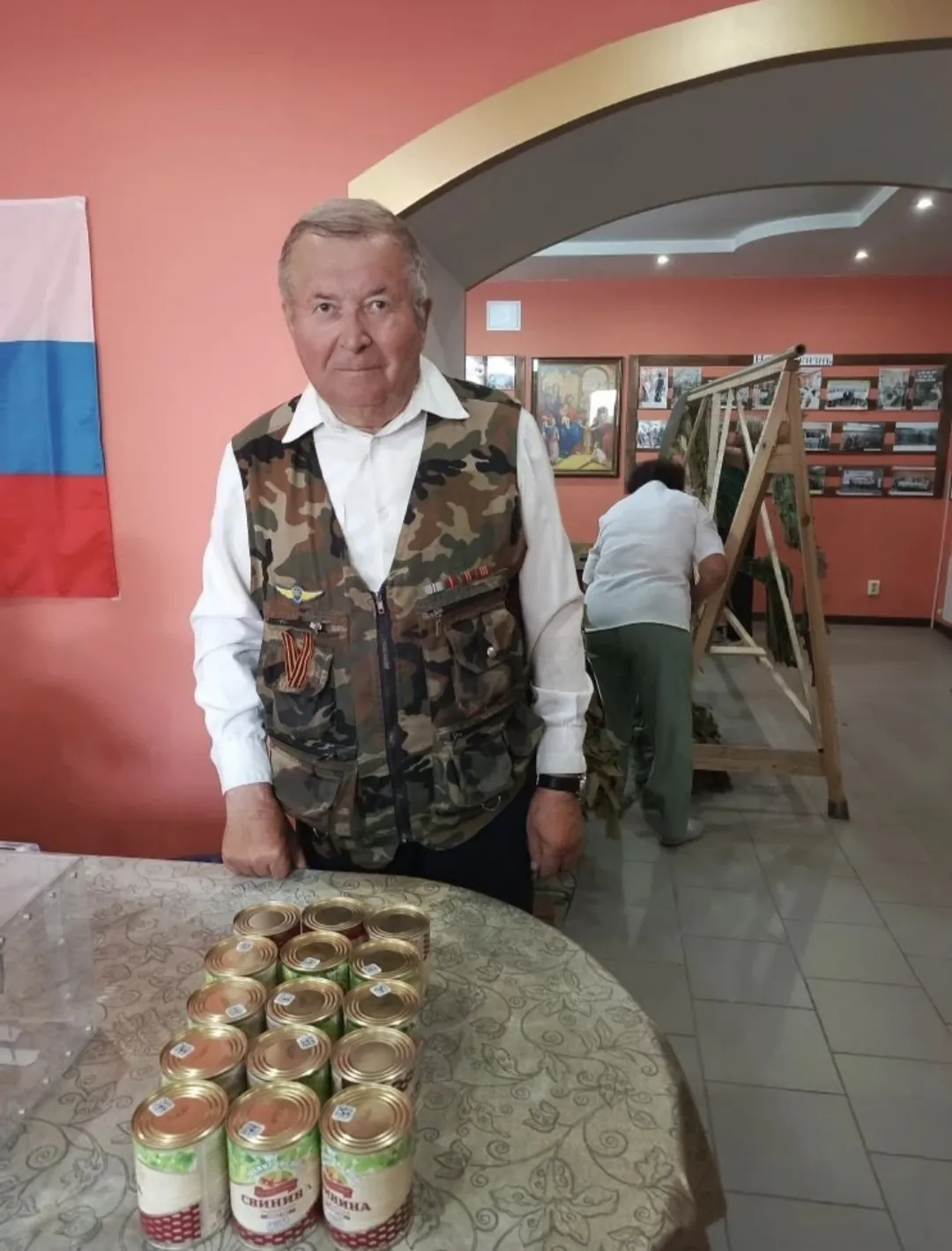 Майор принёс тушёнку, из Васичей — 61 рукавицу