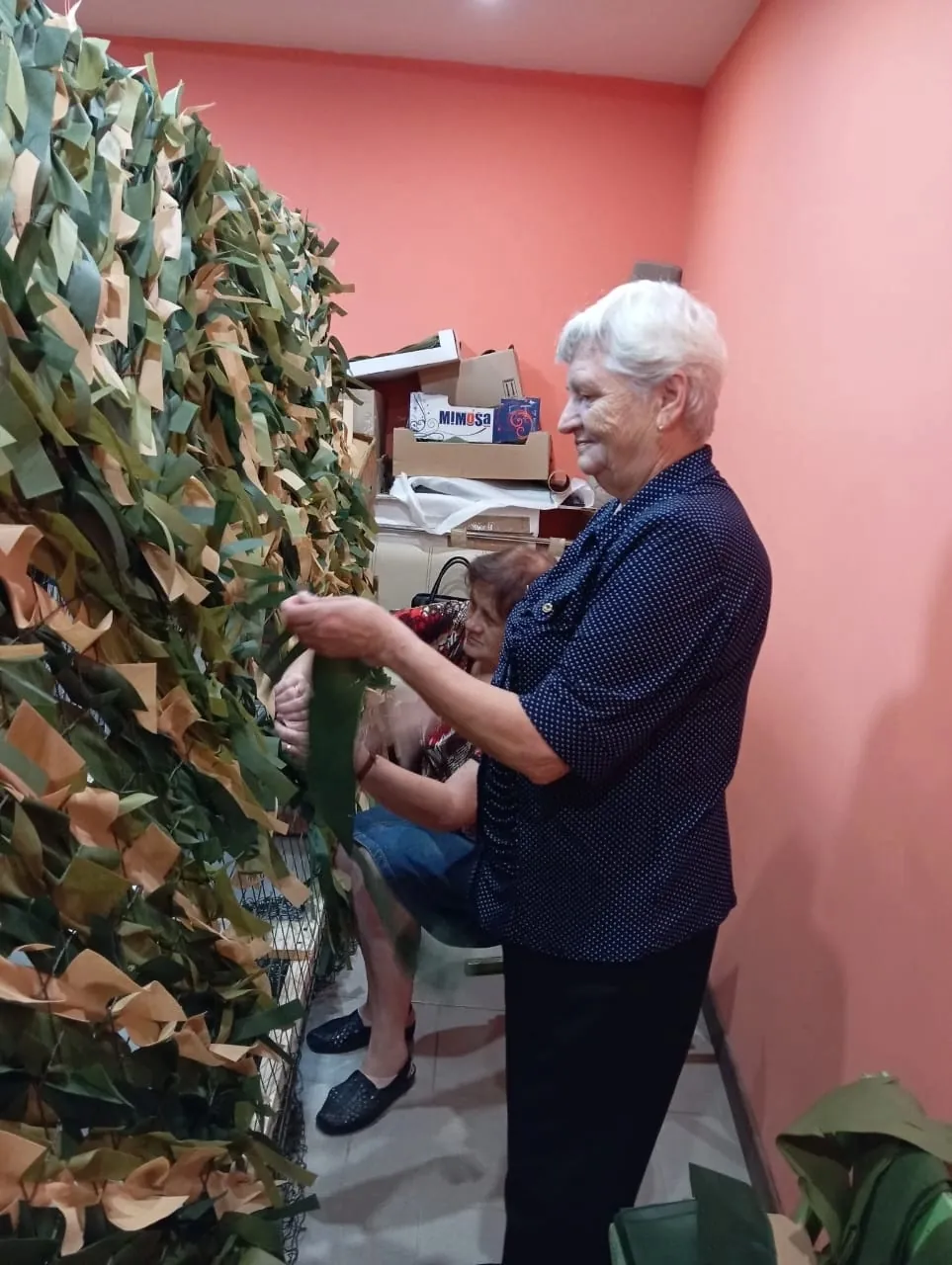 Работа началась в полном составе, идёт подготовка к производству окопных свечей, починили станки для сетей.