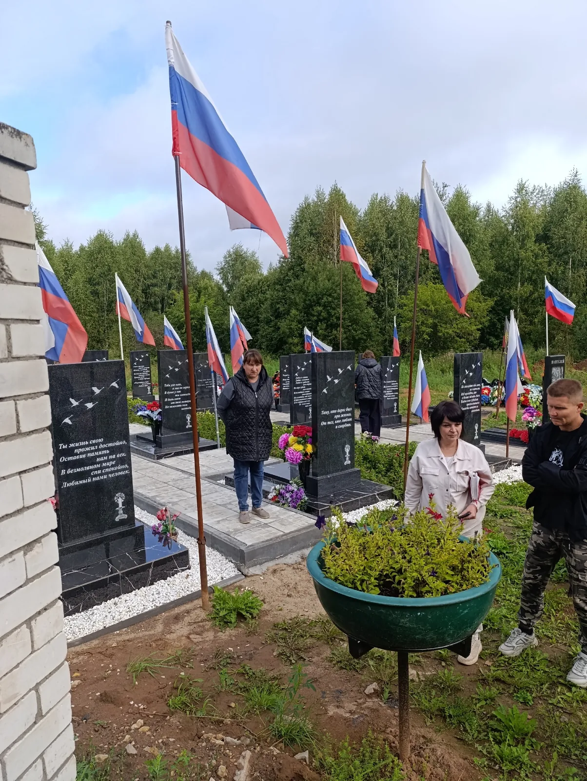 Выезд кадастровых инженеров на Аллею Славы, помощь Полозовых, снята сеть, работала молодёжь и Галина Куршина.