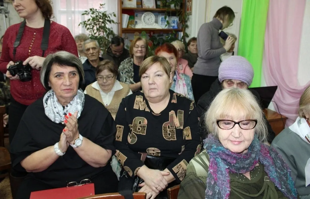 В четверг коллектив участвовал в празднике ко Дню матери, а активисты из поселений продолжали свою работу.