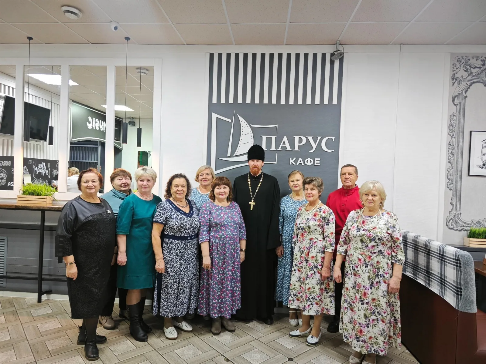 В пятницу в кинотеатре «Парус» прошло торжественное мероприятие ко Дню матери с участием волонтеров и матерей бойцов.