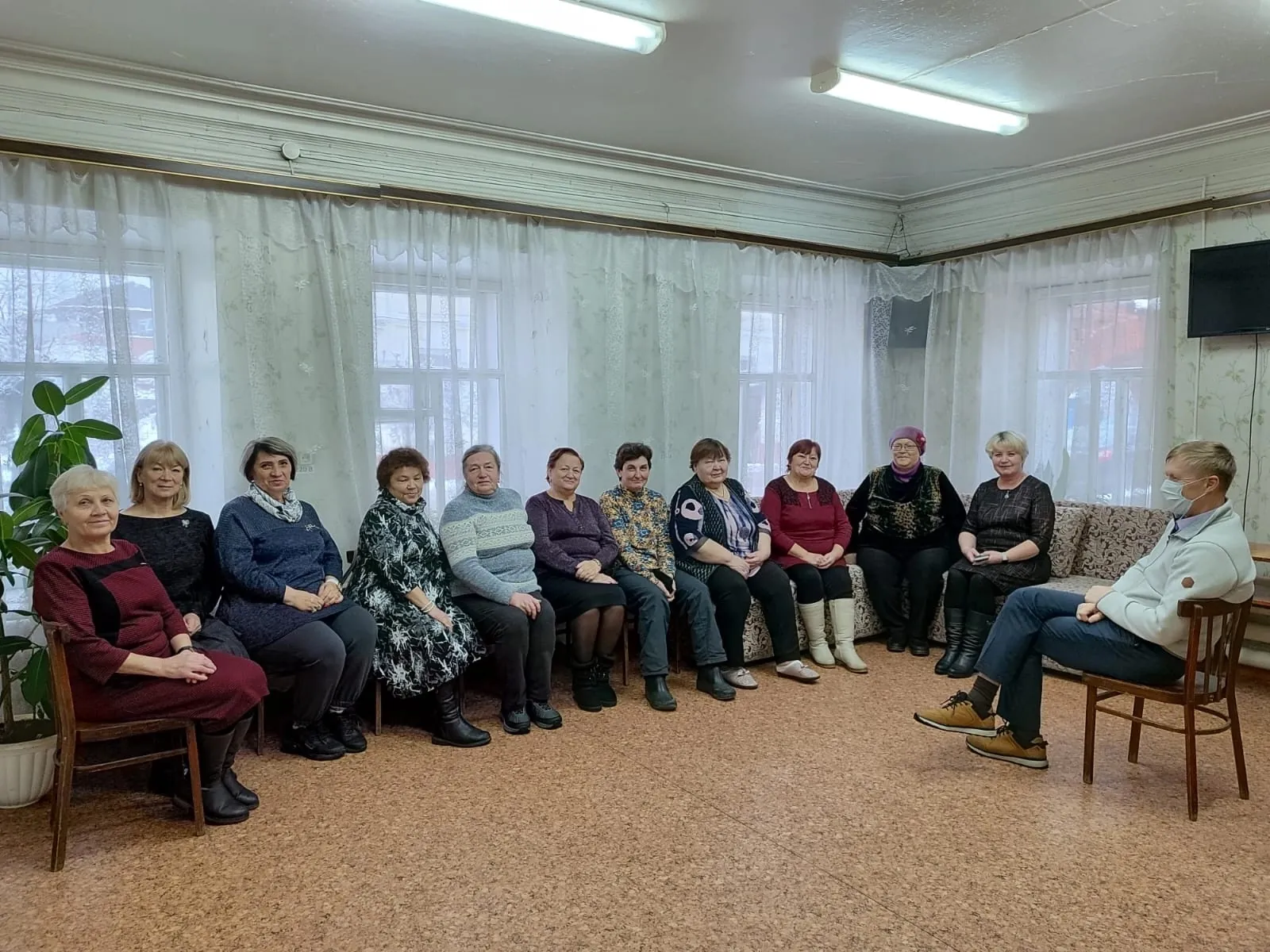 Встреча с кардиологом, подведение итогов работы, чтение стиха от военнослужащего, сети и свечи плетут без остановки.