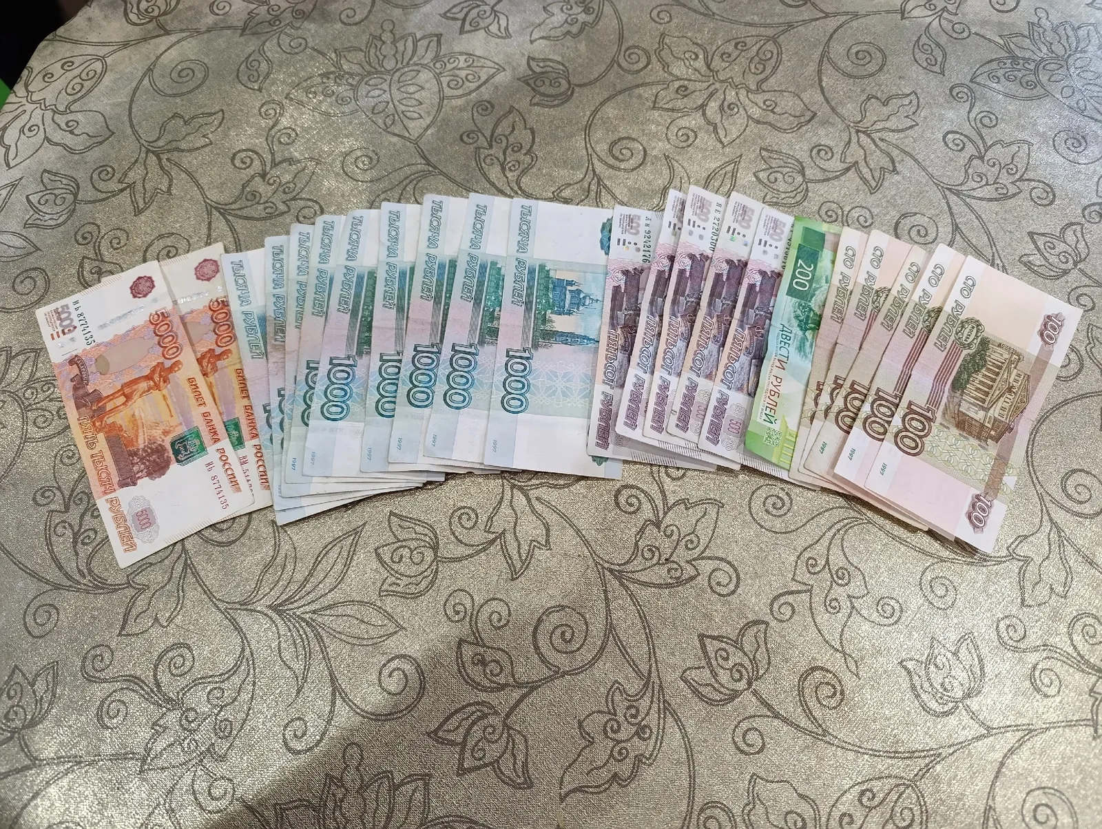 Из урн собрано 24735 рублей на медикаменты, дети плели сети, а помощники из Обухова привезли сети, носки и белье.