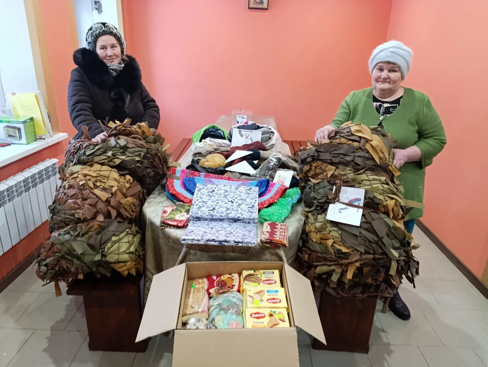 Село Обухово привезло три сети и гуманитарку, сдана касса на 28000 рублей, включая крупные пожертвования на спандбонд; суббота была короткой, но результативной.
