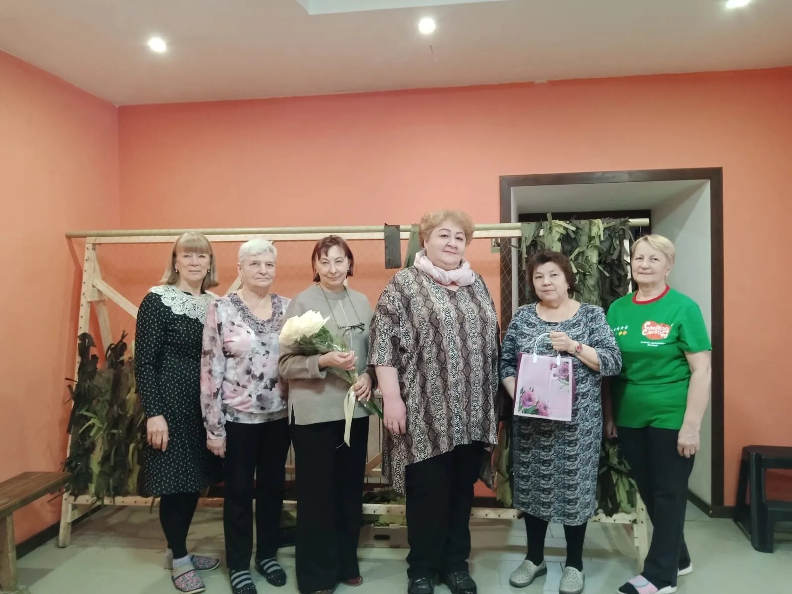 Поздравления от руководителей и бойцов 328 полка, начало работы над заказом в 36 маскировочных сетей для земляков.