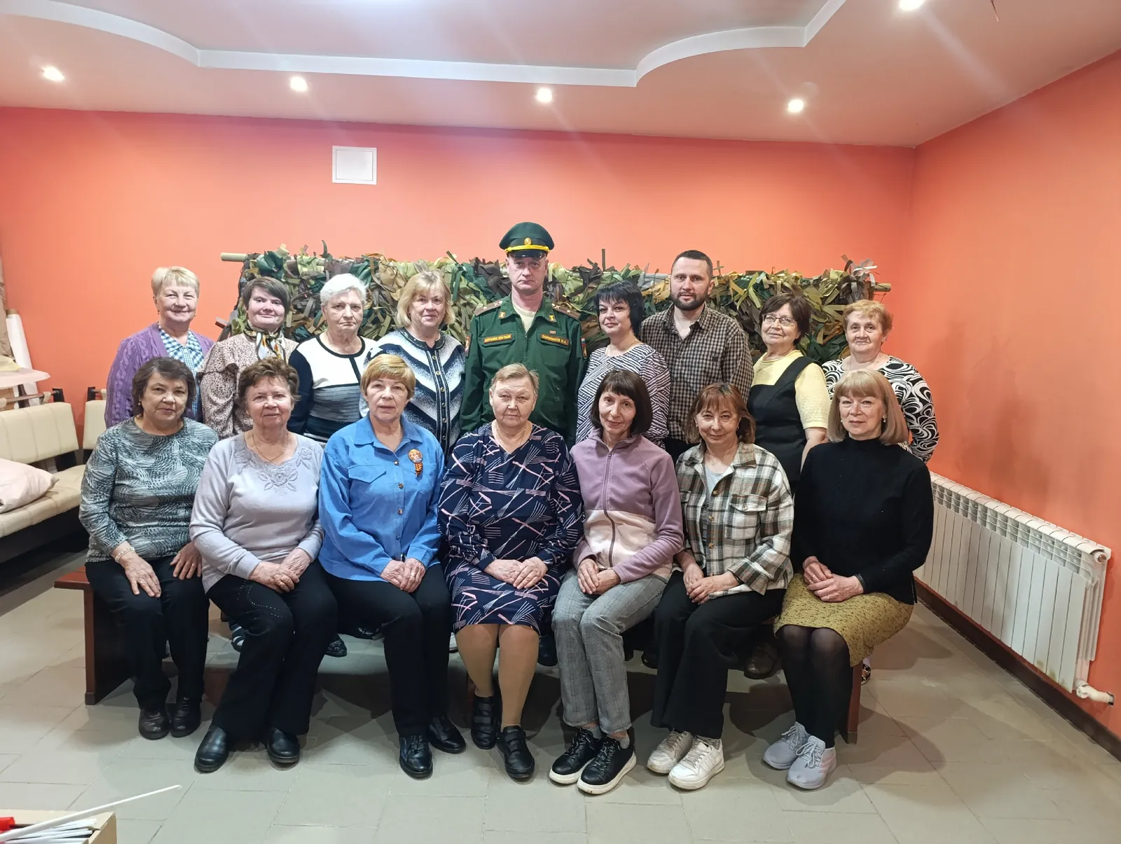 Визит руководителей района с поздравлениями, вскрытие копилочки и передача собранных средств координатору.