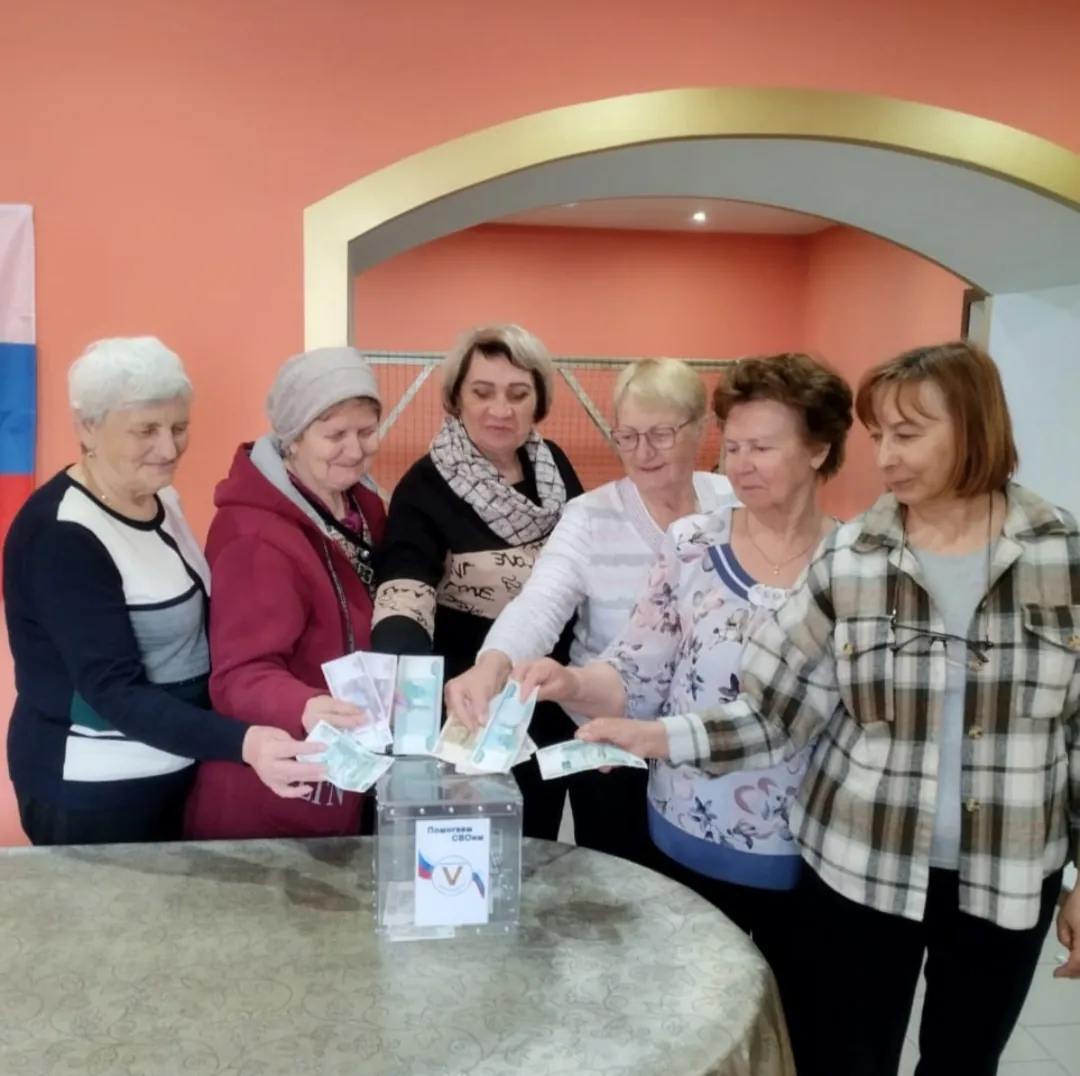 В среду сотрудники местного подразделения УФНС первыми откликнулись на сбор, начав нарезать ленты на работе и сделав денежный взнос.
