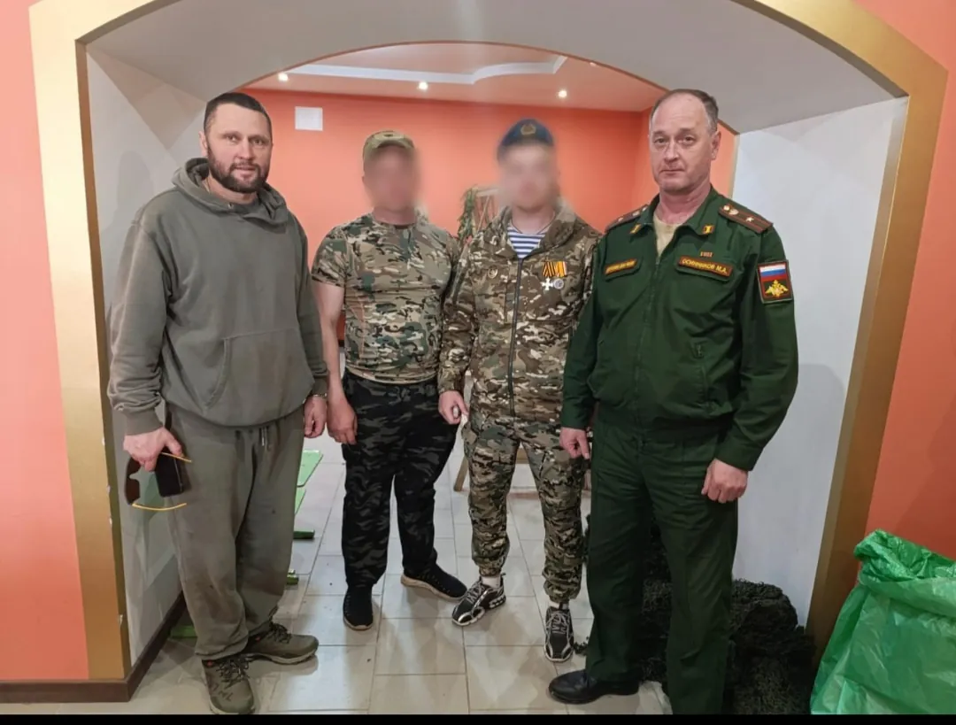 В пятницу в гостях побывал военный из зоны СВО, принята гуманитарная помощь от организации инвалидов, на собранные деньги заказан спандбонд для сетей.