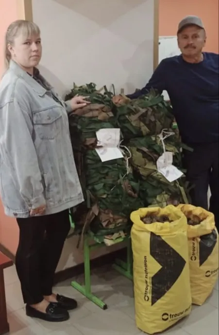 Дети-лицеисты помогают взрослым, поселение Обухово привезло сети и шишки, Николай Васильевич Тюфяков пожертвовал 3000 рублей.
