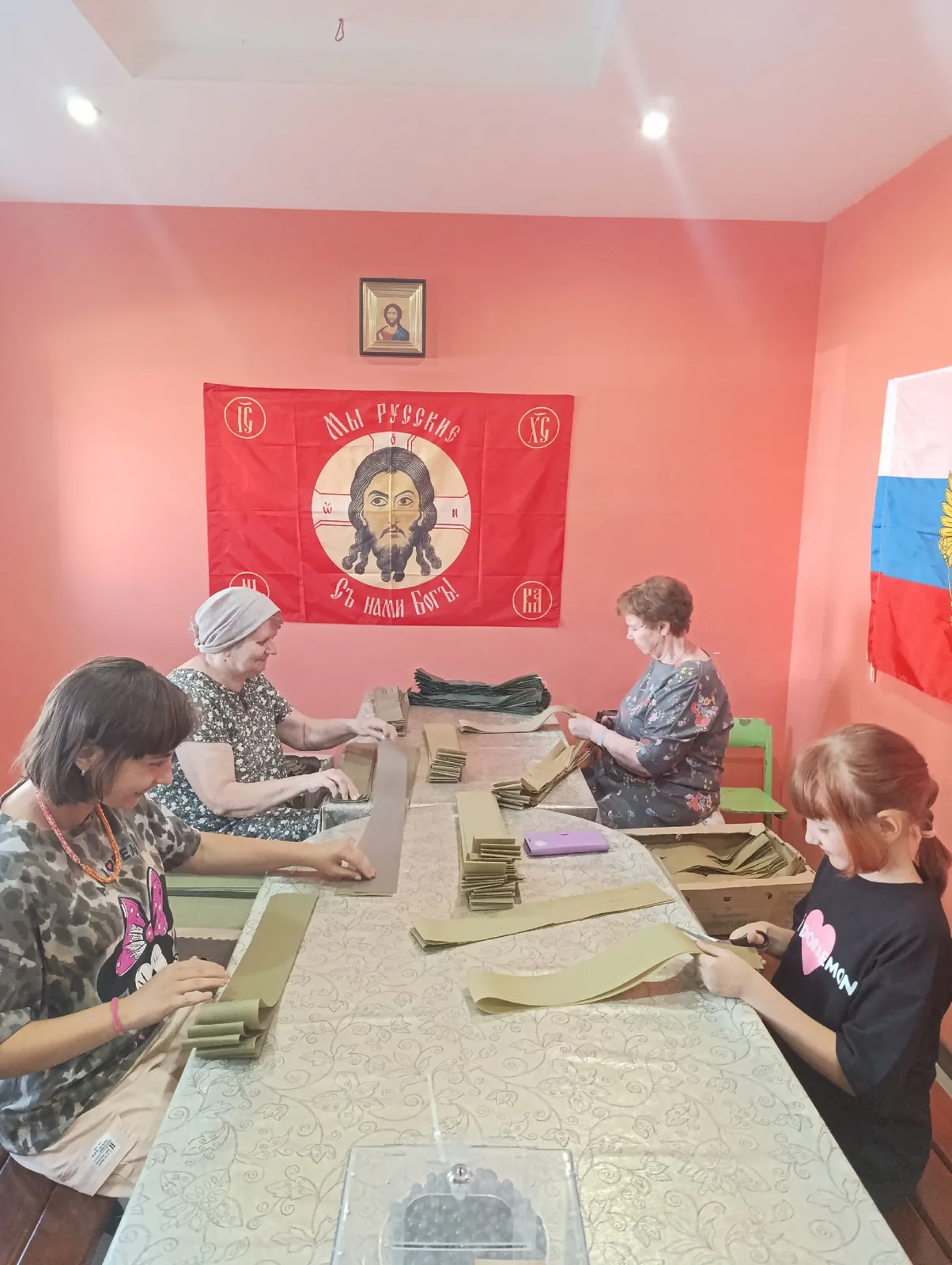 Поступили анонимные денежные пожертвования, молодежь активно плетет сети, читатели Чельской библиотеки передали 10 тыс. руб.