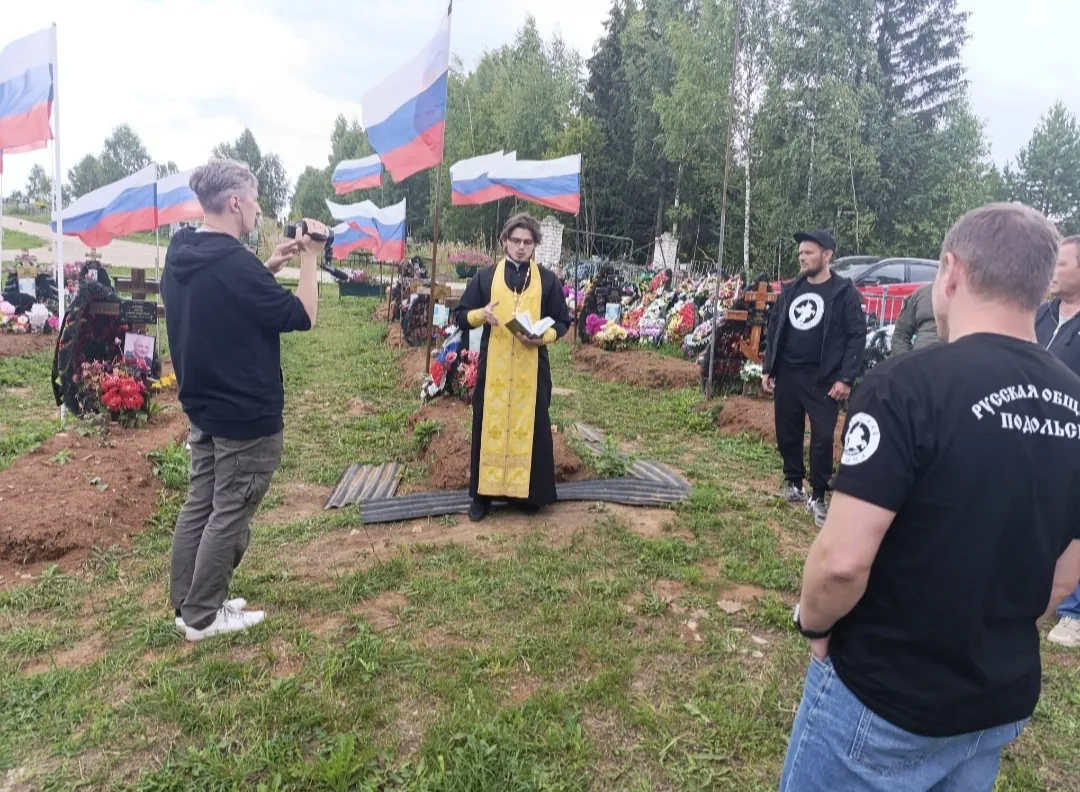 На Аллее Славы отслужили молебен перед началом благоустройства; шла обычная работа в школе и поступила помощь.