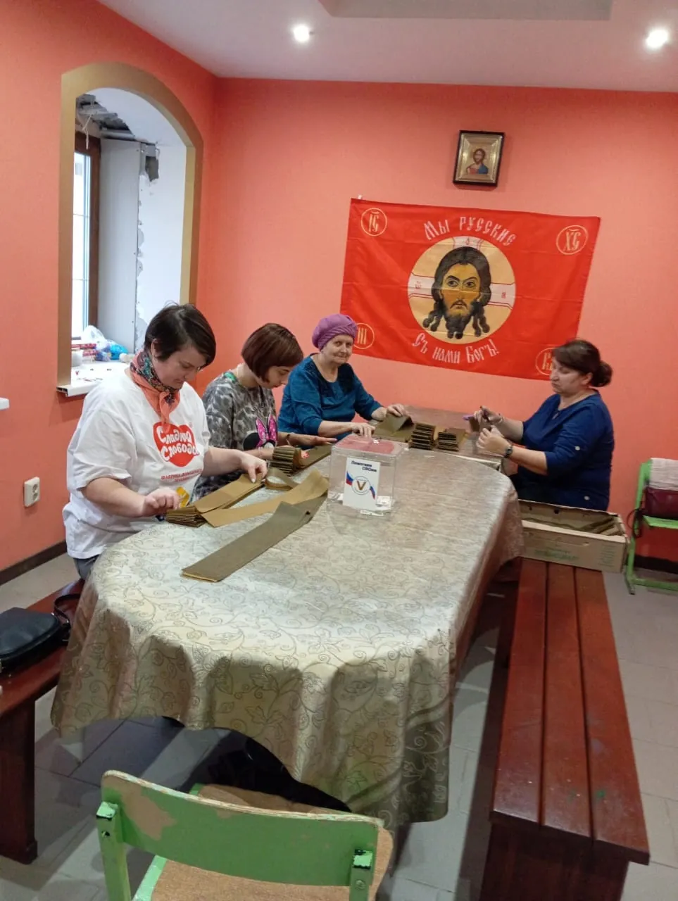 Работа над сетевым заказом для полка, помощь от техникумов, храма и волонтёров, группа поддержки выросла до 407 человек.