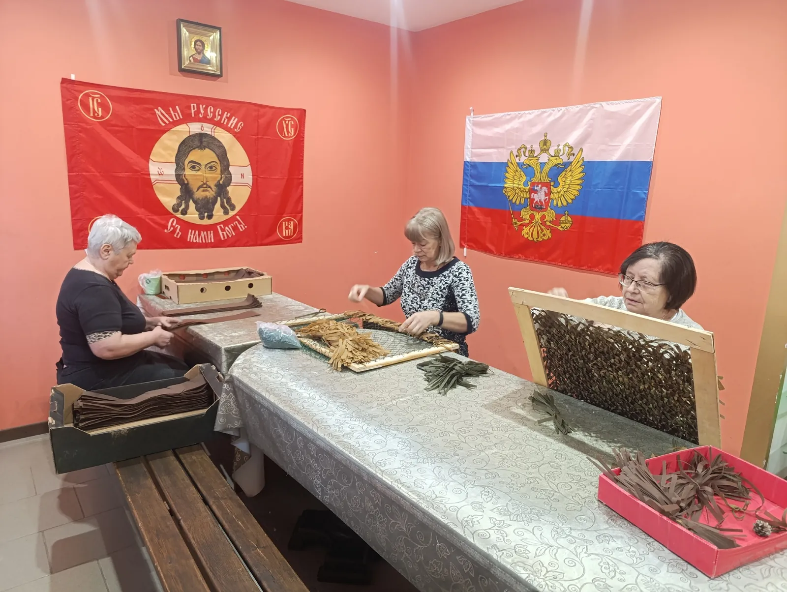 Начато плетение костюмов «Леший» по новой заявке. Обсуждаются планы по закупке материалов, продолжаются сборы пожертвований.