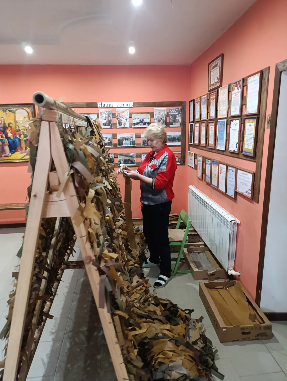 Активный сбор средств и гуманитарной помощи: поступило 30 500 рублей, привезены сети, свечи, банки и сладости от поселений и горожан.