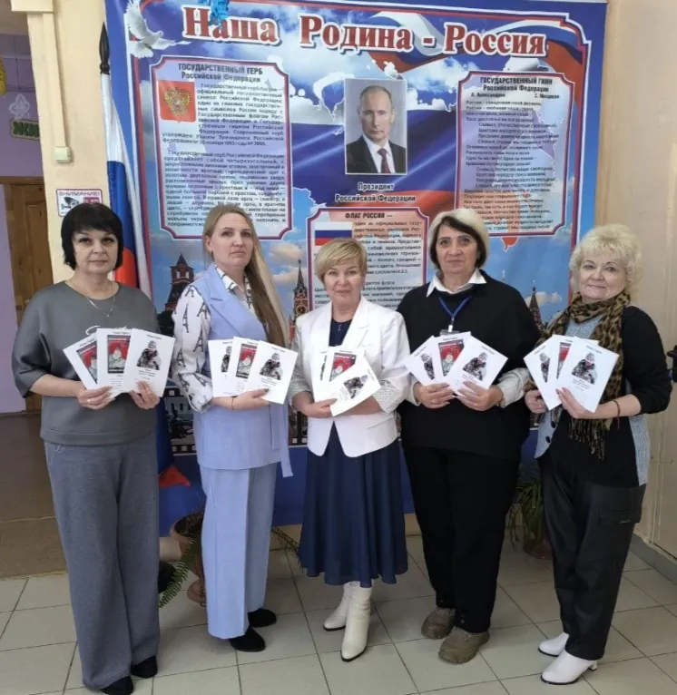 Поездка в Обухово: линейка «Учитель Героя», открытие мемориала. Закрыли сбор на ткань, пришло сетевое полотно. Поселения привезли готовые сети и гуманитарку.