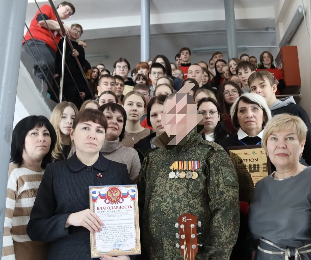 Встреча в Суводском лесотехникуме: благодарность студентам от военнослужащего и вручение благодарности от казаков ДНР.